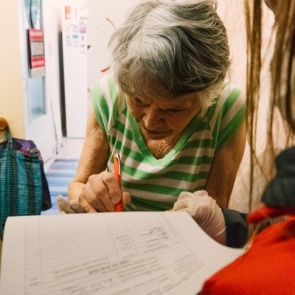 В Красноярском крае снова продлили больничные по карантину для работающих пенсионеров