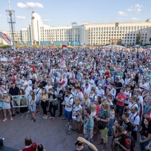 Митинг у СИЗО и марш к изолятору: как закончился девятый день протестов в Белоруссии