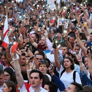 Власти белорусского города согласились выполнить требования протестующих