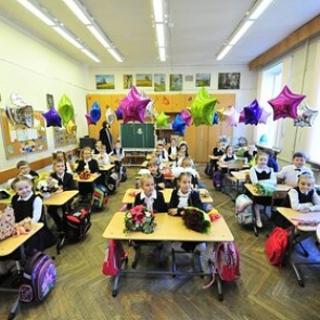 В Госдуме предложили перенести начало учебного года