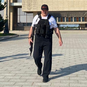 Лукашенко снова появился с автоматом в руках