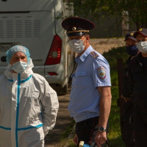 Не только врачи: полиции и Росгвардии станут доплачивать за борьбу с коронавирусом