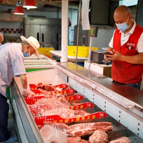 Китай оказался на пороге мясного кризиса