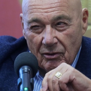 Познер назвал идиотством позицию Запада насчет российской вакцины