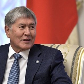 Протестующие в Киргизии освободили из СИЗО бывшего президента