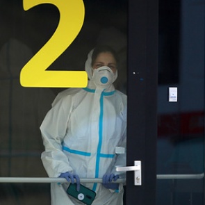 Кремль опроверг возможность полного локдауна из-за коронавируса