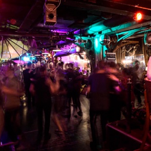 В ночных клубах Москвы введут систему идентификации посетителей