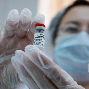 Глава Минздрава назвал возможный срок начала вакцинации от COVID-19