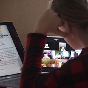 В Москве школьники перешли на дистанционное обучение из-за коронавируса