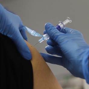 Названа неожиданная опасность вакцин против коронавируса