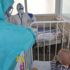 Эпидемиолог развеял заблуждение о разносящих коронавирус детях