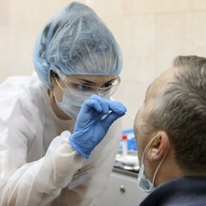 Россиянам предложили возмещать плату за тесты на коронавирус