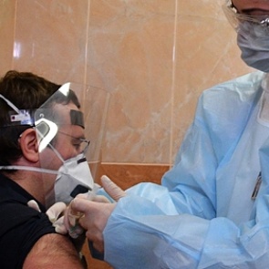 Россияне раскрыли побочные эффекты вакцины от COVID-19