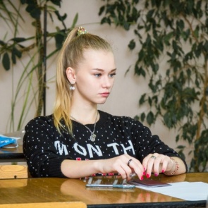 Итоговое сочинение в 11-х классах перенесли на четыре месяца из-за коронавируса