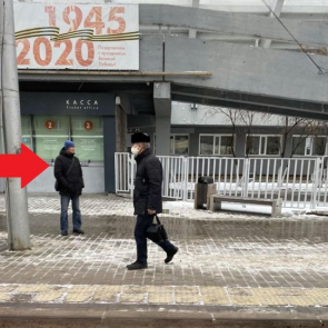 В центре Красноярска задержали мужчину без маски. Оказался преступником в розыске
