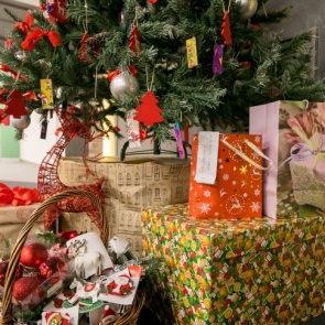 Губернатор запретил новогодние корпоративы и другие банкеты в ресторанах