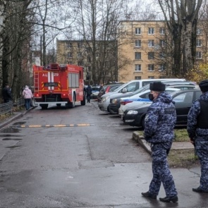 В Петербурге отец взял в заложники шестерых детей