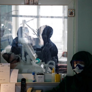 В Роспотребнадзоре назвали более подверженных заражению COVID-19 россиян