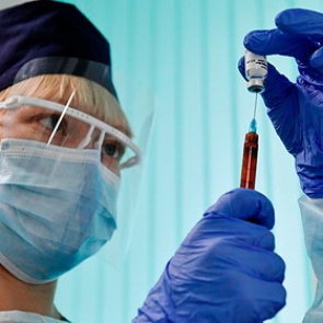 Кремль анонсировал начало массовой вакцинации от коронавируса 19