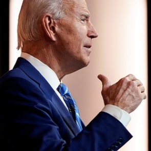 У Байдена подтвердились два перелома ноги