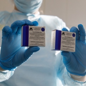 Путин поручил начать масштабную вакцинацию от коронавируса на следующей неделе