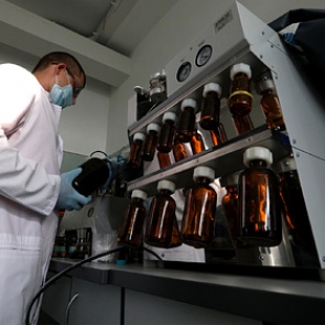 Перечислены трудности транспортировки российских вакцин от COVID-19