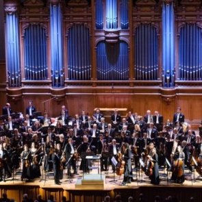 Виртуальный концертный зал приглашает любителей классической музыки послушать увертюры к знаменитым русским операм