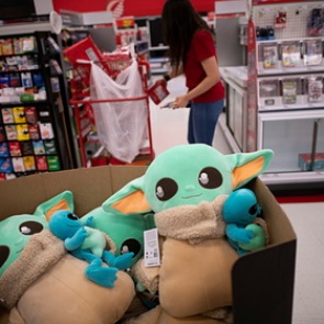 Названы самые популярные сериалы 2020 года