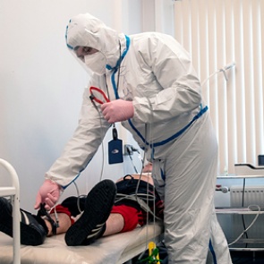 Врач рассказал о жалобах пациентов спустя месяцы после перенесенного COVID-19