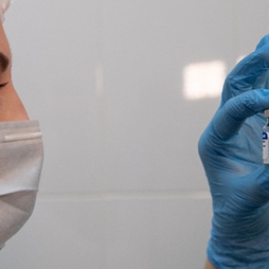 В России оценили влияние вакцины на заболеваемость COVID-19 в 2021 году