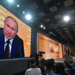 Путина к журналистам не пустят: Кремль поменял коронавирусные правила пресс-конференции президента