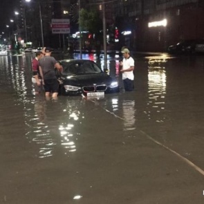 Красноярка утопила свой BMW в луже и взыскала с дорожников 600 тысяч