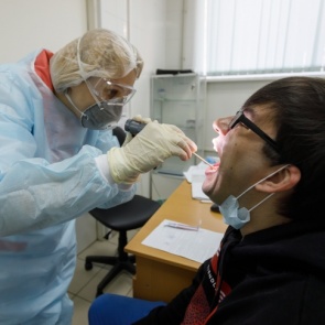 Пять причин боли в горле: разбираемся вместе с врачами