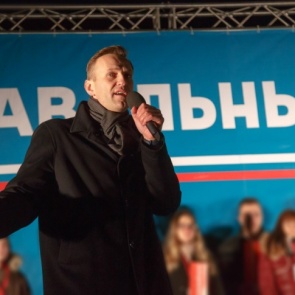 Навальный спросил у одного из «отравителей», почему его не смогли убить. И получил ответ