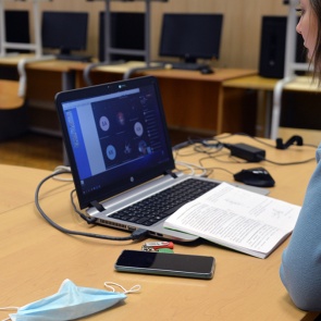 В России могут снизить плату за дистанционное обучение в вузах