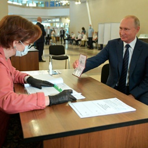 Госдума одобрила законопроект о праве Путина вновь баллотироваться в президенты