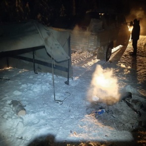 В Эвенкии в 40-градусный мороз полиция и спасатели искали замерзающих в сломавшейся машине вахтовиков