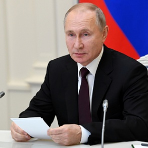 Путин согласился подумать об индексации пенсий работающих пенсионеров