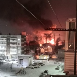 В Ачинске сгорел склад с автомобилями