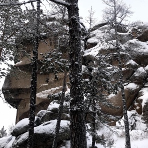 Красноярским спасателям пришлось эвакуировать со «Столбов» двух туристов из других городов