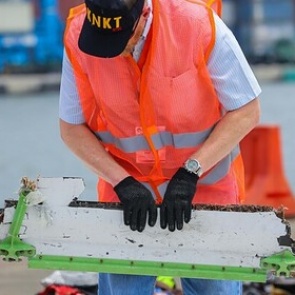 Названа предполагаемая причина крушения пассажирского самолета в Индонезии