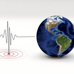 «Это не основной канал оповещения»: в МЧС объяснили слишком долгую рассылку смс о землетрясении красноярцам