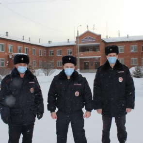 В Зеленогорске из запертой квартиры с кипятком полицейские спасли женщину