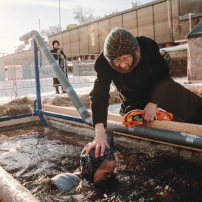 Зря вы это делаете: 6 ошибок, которые совершают в Крещение даже верующие