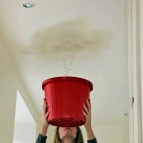 Жители Назарово сделали незаконную перепланировку и затопили соседку, а ущерб возмещать не хотели