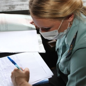 Мошенник из Назарова заработал больше миллиона на поддельной странице судебных приставов в соцсетях