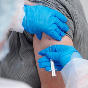 Российский врач назвал четыре главных правила после вакцинации от коронавируса