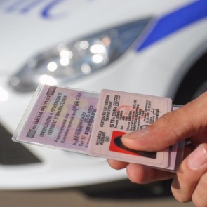 Житель Красноярского края отметил возврат прав алкоголем и снова лишится их