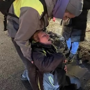 Появились новые подробности о состоянии получившей удар от силовика россиянки