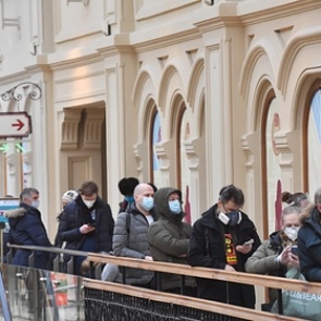 Врач объяснил снижение числа новых случаев коронавируса в России